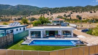 Villa Guru | Secluded Jacuzzi Villa in Kaş Sarıbelen