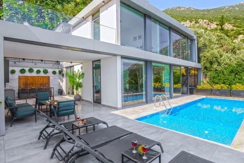 Villa Loca Exclusive