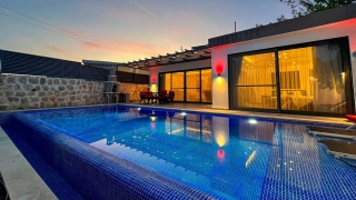 Villa Lantana | Secluded Honeymoon Villa with Private Jacuzzi 
