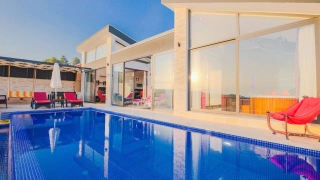 Villa Gozalak | Kalkan Üzümlü’de Isıtmalı Kapalı Havuzlu, Saunalı 