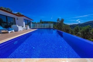 Villa Lunna | Kalkan Üzümlü Korunaklı Havuzlu Çocuk Havuzlu Villa