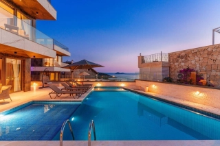 Villa Puan 1 | Kalkan Kışla Kapalı Isıtmalı Havuzlu Lüks Villa
