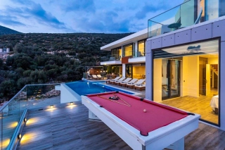 Villa Poyraz - Deniz Manzaralı & Jakuzili Lüks Kiralık Villa