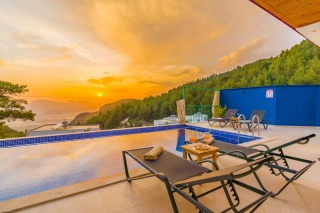 Villa İlkan | Flitterwochenvilla mit Jacuzzi in Kalkan İslamlar