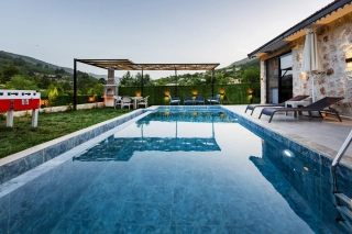 Villa Menesa, Blick in die Natur, geschützt, Flitterwochen | Kalk