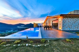 Villa Pastel | Kalkan Sarıbelen’de Kapalı Havuzlu Muhafazakar Villa