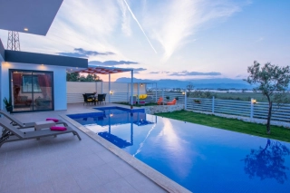Villa Nar Cicegi | Sheltered Honeymoon Villa with Indoor Pool 