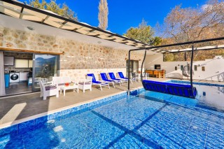 Villa Aria, Sheltered Villa for 4 People with Hot Pool in Islam