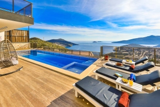 Villa Alessia, Kalkan Kızıltaş’ta Korunaklı Havuzlu Kiralık Villa