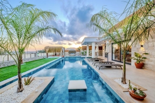 Villa Elysium | Sheltered Villa with Indoor Pool in Çavdır