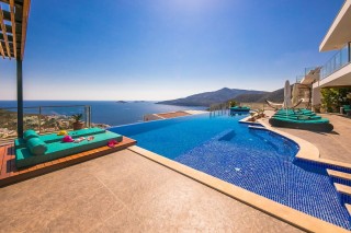 Villa Pırlanta, Infinity-Pool, Luxus-Kalkan-Mietvilla